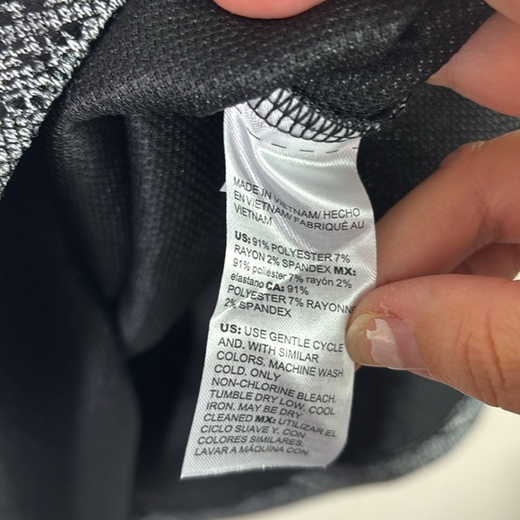 Chico's Snake Skin Print Jacquard T-Shirt Size Small Casual Grunge Workwear - Picture 6 of 9